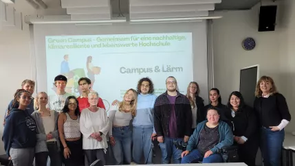Gruppenfoto nach der Präsentation im Ergänzungsfach Green Campus, Sommersemester 2024