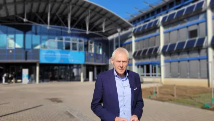 Prof. Dr.-Ing. Manfred Fischedick im Interview auf dem Campus Sankt Augustin. Foto: Angelika Fiedler