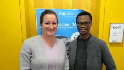 Albert Frimpong Gastwissenschaftler FB06 mit Simona Helmsmüller 20241118_Foto Helmsmüller