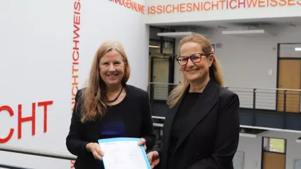 Urkunde Ruhestand Kerstin Uhde 20250210 Foto Juri Kuestenmacher 5