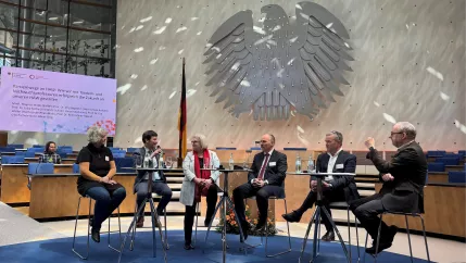 Prof. Dr. Remi Maier-Rigaud (87197) bei Podiumsdiskussion FH-Fachtagung
