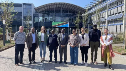 Delegation aus Tansania und Personen der H-BRS