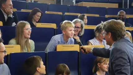 Kinderuni Diplom-Verleihung StA Audimax 20250605 Foto Juri Kuestenmacher 044.JPG