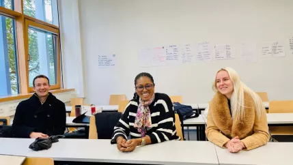 Internationale Studenten im Seminarraum