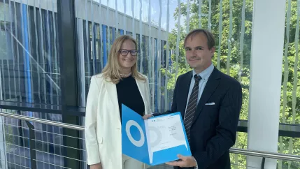 20250813 Ernennung Professor Stefan Schiffner Präsidentin Halfmann quer foto dg