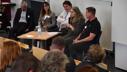 Themenbild Podiumsdiskussion EU Farm Book