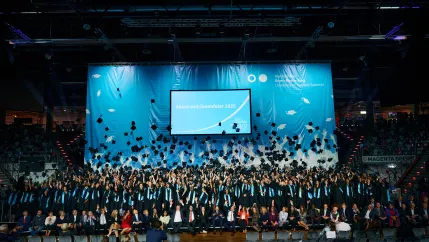 Absolventenfeier Hüte 2025