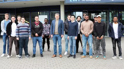 14.11.2025 Studierende FB Informatik Prof. Raoul Könsgen mit Sai Yang von Databrickss