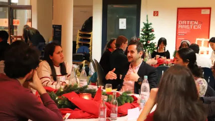 Role Models Christmas Tree 2025-12-15_Studierende und Alumni_Foto Martin Schulz