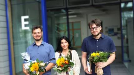 Emine Bayraktar, Christian Fischer und Tobias Moritz schließen ihre Ausbildung im ITS erfolgreich ab