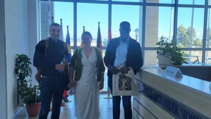 Prof. Michael Sauer, Paulina Hinz und Allex Semba an der Aleksandër Moisiu University of Durrës