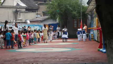 besuch_hunan_flaggenappell_kita_hunan_university_2_20150914_foto_m._flacke.jpg (DE)