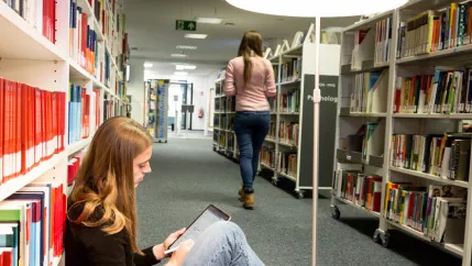 bibliothek_sta_20220331_foto_eric_lichtenscheidt_64_fs22.jpg (DE)