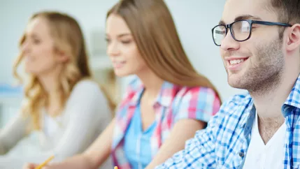 colourbox_11040567_studierende_im_workshop_teasercut.jpg (DE)