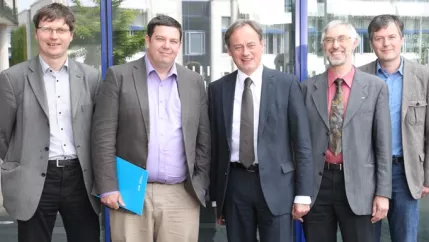 ken-kent-zum_honorarprofessor-berufen_13992.jpg (DE)