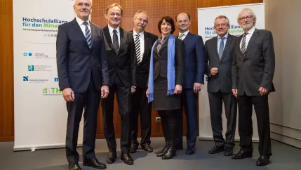 gruendung_der_hochschulallianz_fuer_den_mittelstand_mit_ihne_foto_m._schoenfelder.jpg (DE)