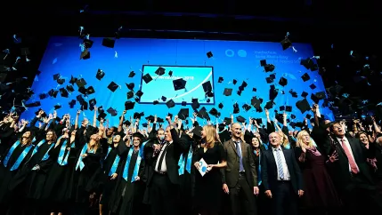 h-brs-absolventenfeier_2018cnathan-dreessen.de-259 cut.jpg (DE)