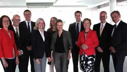 h-brs_ernennung_hochschulrat_sta_2017-09-21_foto_e._tritschler_img_9757_cut.jpg (DE)