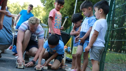 Kinderspielzeug-fuer-Fluechtlinge_FBEMT_20160719_Foto-Reith_img_8114.jpg (DE)