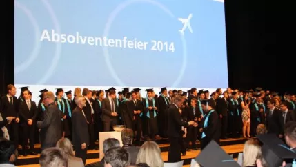 2014_Absolventenfeier-handshake-lh