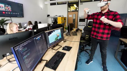 informatik_game_studio_sta_20220426_foto_eric_lichtenscheidt_20_fs22.jpg (DE)