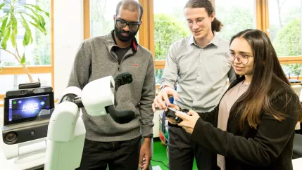 informatik_robotik_labor_20220426_foto_eric_lichtenscheidt_13_fs22.jpg (DE)