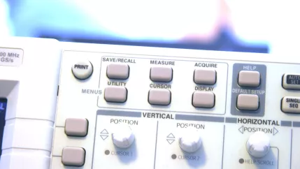 lernlabor_cybersicherheit_jonas_und_mitarbeiter_sta_inf_20180320_foto_j._kuestenmacher_21.jpg (DE)