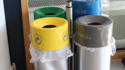 abfalleimer_foyer_kuesgens2.jpg (DE)