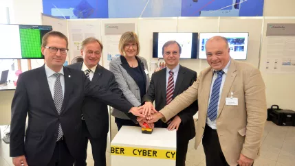 2017-05-23_eroeffnung_lernlabor_cybersicherheit.jpg (DE)