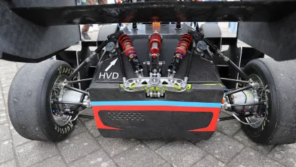 2022-06-10_brs_motorsport_roll-out_elektro_rennwagen_g22e_3.jpg (DE)