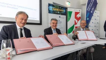 220428_pressekonferenz_cyber_campusnrw_foto_maik_hagen.jpg (DE)