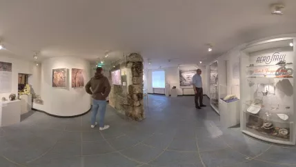 ausstellung_wirtschaftspsychologie_tinyplanet_ofenkaulberg_foto_daniel_assmus_schnitt_01.jpg (DE)