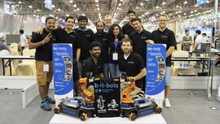 b-it-bots_robocup_wm_china_2015_mit_kraetzschmar_foto_b-it-bots_img_5686.jpg (DE)