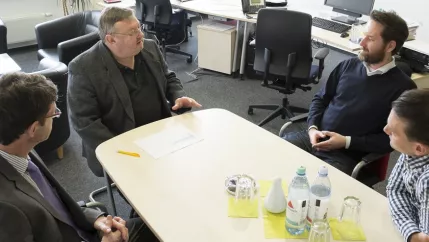 beratungssituation_im_businesscampus_quadrat.jpg (DE)