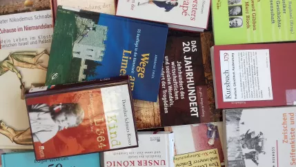 Bibliothek_geschichte3_quer.jpg (DE)