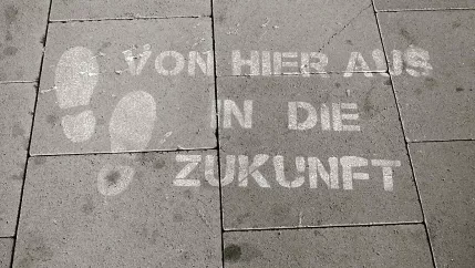 colourbox-740192-von-hier-aus-in-die-zukunft.jpg (DE)