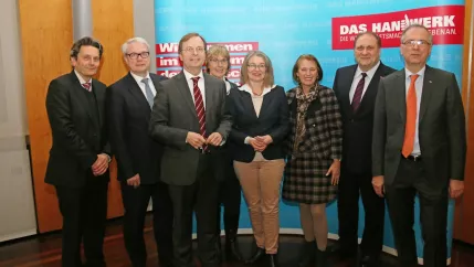 handwerkskammer_koeln_programm_umstieg_mit_kanzlerin_michaela_schuhmann_-_foto_arne_schroeder_.jpg(DE)