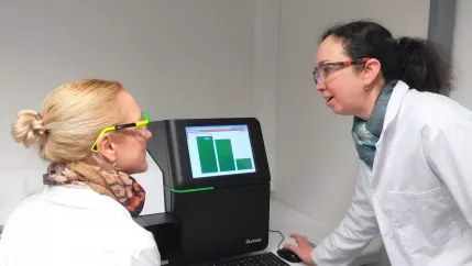 ifga_holtel-julia_till-claudia_li_ngs-geraet_2020_foto_eva_tritschler.jpg (DE)