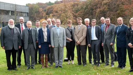 landesrektorenkonferenz_vorstandswahl_gruppenbild_20151105_foto_bremkens_hochschule_bochum.jpg (DE)