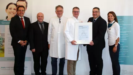 medizintourismus_verleihung_zertifikat_20151029_gross.jpg (DE)