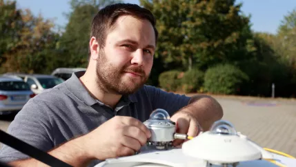 metpvnet_teasercut_solartracker_justieren_pyranometer_schirrmeister-christoph_foto_tritschler_0925.jpg (DE)