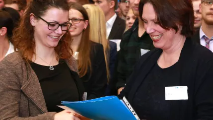 stipendienfeier_einladung_monique_ruedell_stiftung_vr-bank_bonn_2017_teasercut.jpg (DE)