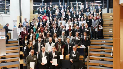 stipendienfeier gruppenbild im audimax 20151209 foto e. tritschler img 9197.jpg (DE)