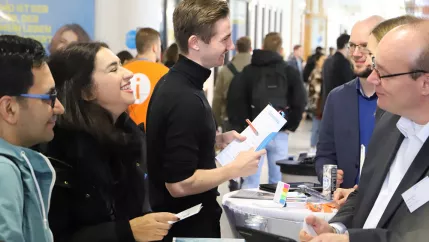 unternehmenstag-sta-20191114-foto-juri-kuestenmacher-002-1000px.jpg (DE)