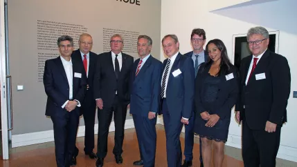 praesidentendinner_a_la_mode_bonn_bundeskunsthalle_gruppenbild_20150907_foto_y._weber.jpg (DE)