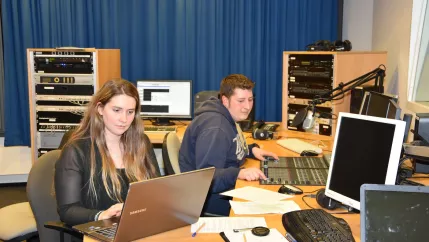 radio-klein-regie-2-arbeiten.jpg (DE)