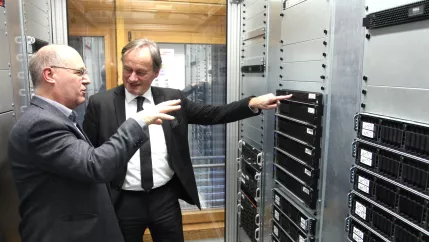 rechnercluster_berrendorf_praesident_ihne_201902_foto_m._flacke_41_cut.jpg (DE)