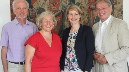 holst-susanne_mit_ihne-baumgartner-bode_foto_tritschler_8586_0.jpg (DE)