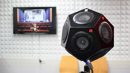 tag-d-off-projekt-2016_b032_messmethoden-der-technischen-akustik_06.jpg (DE)