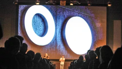 alumni_newsletter_cut_-_absolventenfeier_2014_foto_sarah_sondermann_img_2727.jpg(DE)